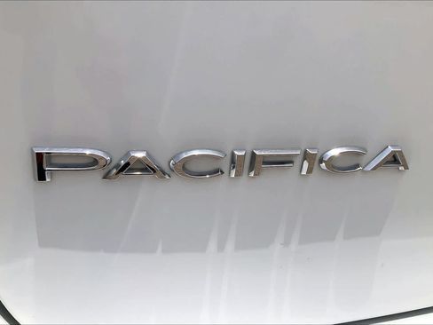 Used 2020 Chrysler Pacifica Limited w/ Advanced Safetytec Group FWD image 32
