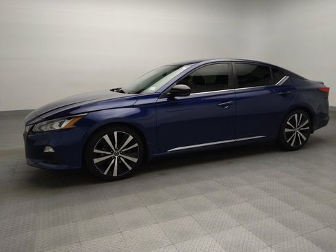 Used 2019 Nissan Altima 2.0 SR image 2