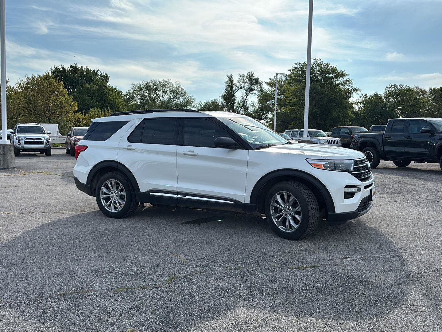 Used 2021 Ford Explorer XLT w/ Equipment Group 202A AWD/4WD image 27