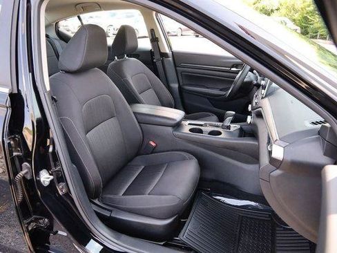 Used 2025 Nissan Altima 2.5 SV FWD image 24