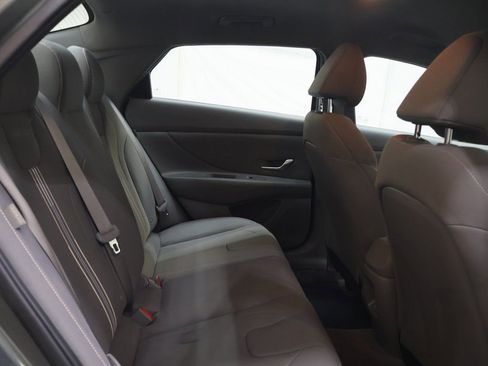 Used 2025 Hyundai Elantra Sport image 12