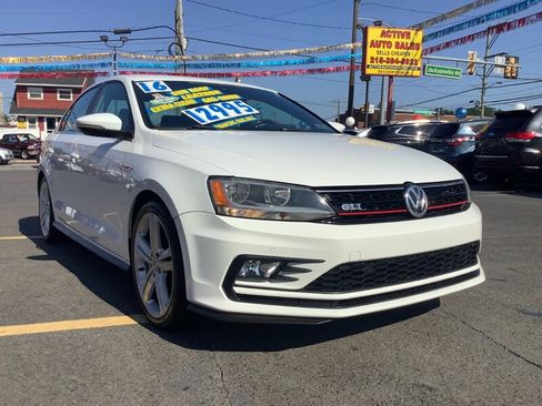 Used 2016 Volkswagen Jetta GLI SE FWD image 1