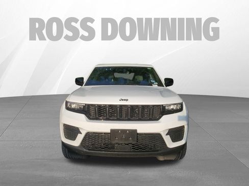 Used 2025 Jeep Grand Cherokee Altitude AWD/4WD image 2
