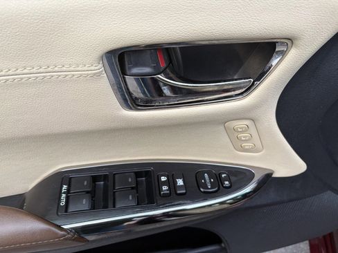 Used 2014 Toyota Avalon XLE image 15