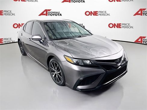 Used 2021 Toyota Camry SE image 1