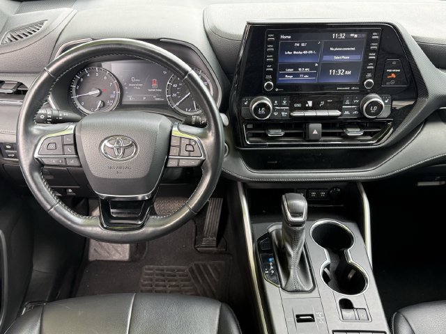 Used 2021 Toyota Highlander XSE FWD image 11
