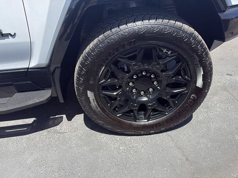 Used 2025 GMC Hummer EV 2X AWD/4WD image 12