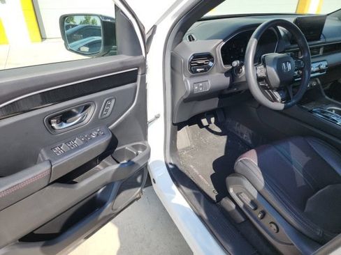 Used 2025 Honda Pilot Black Edition image 25