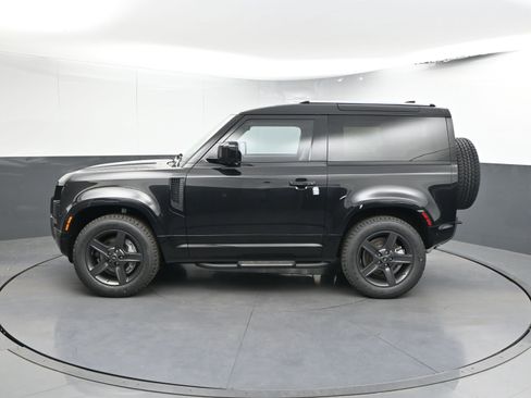 Certified 2025 Land Rover Defender 90 X-Dynamic SE image 2