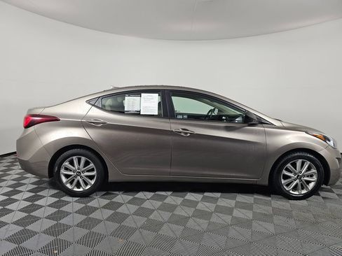 Used 2016 Hyundai Elantra SE w/ Option Group 02 image 8