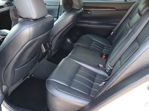 Used 2017 Lexus ES 350 w/ Luxury Package FWD image 6
