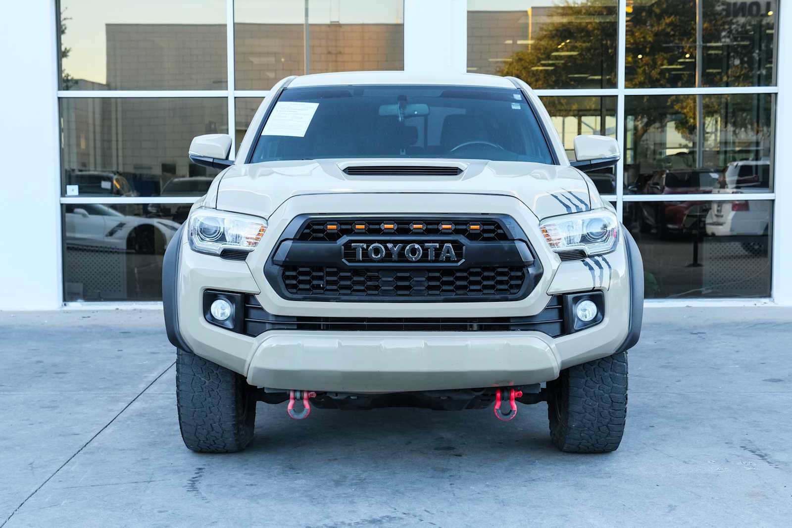 Used 2017 Toyota Tacoma TRD Sport w/ Tow Package (A/T) AWD/4WD image 2