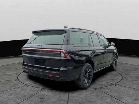 New 2026 Lincoln Navigator Reserve w/ Jet Appearance Package AWD/4WD image 3