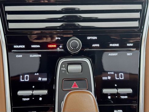 Used 2023 Porsche Panamera Platinum Edition image 18