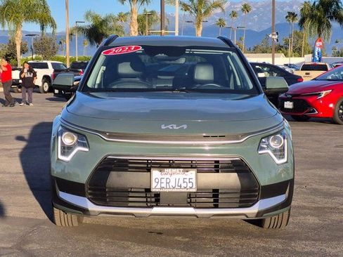 Used 2023 Kia Niro EX image 2