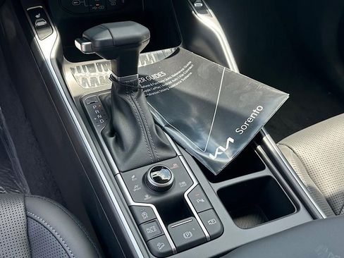 New 2025 Kia Sorento S image 22