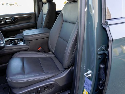 Used 2025 Chevrolet Suburban Z71 w/ Comfort Package image 10