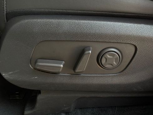 Used 2026 Kia Carnival FWD image 11