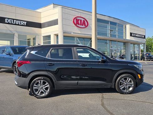 Certified 2023 Kia Seltos S FWD image 2