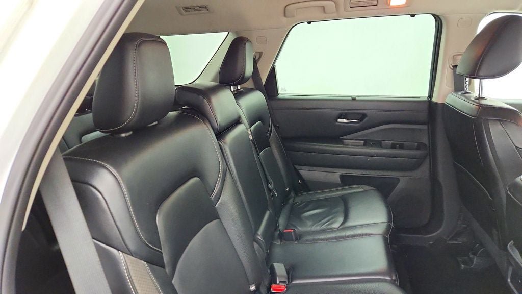 Used 2023 Nissan Pathfinder SL AWD/4WD image 22