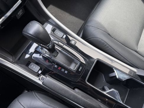 Used 2017 Honda Accord Touring image 10