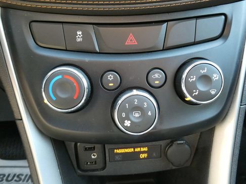 Certified 2019 Chevrolet Trax LT w/ LT Convenience Package AWD/4WD image 25