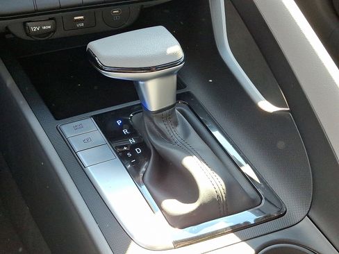 Certified 2025 Hyundai Elantra SE image 14