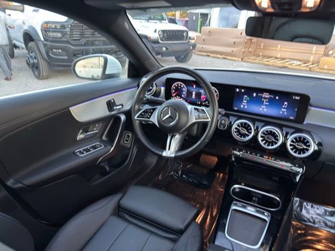 Used 2025 Mercedes-Benz CLA 250 image 34