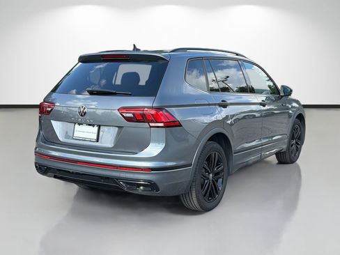 Used 2022 Volkswagen Tiguan SE R-Line FWD image 3