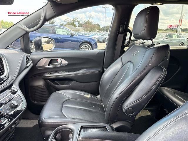 Used 2021 Chrysler Pacifica Touring-L w/ S Appearance Package FWD image 15