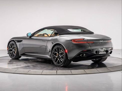 Used 2025 Aston Martin DB12 Convertible RWD image 17
