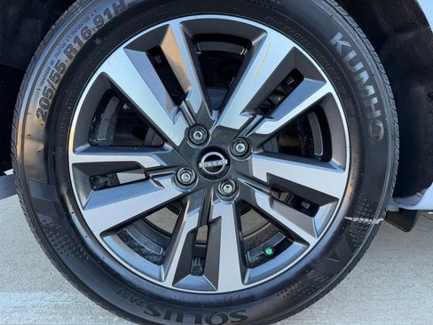 New 2025 Nissan Versa SV w/ Trunk Package image 27