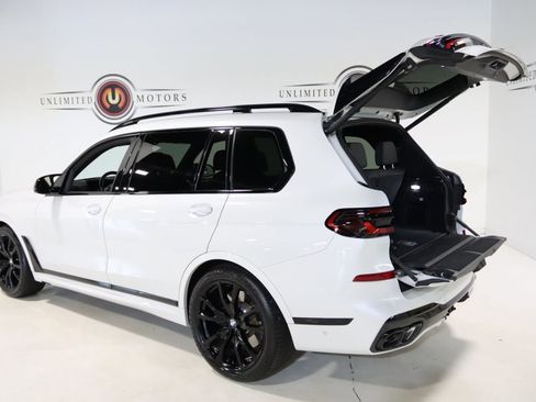 Used 2024 BMW X7 M60i image 30