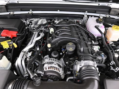 New 2025 Jeep Gladiator Sport image 18