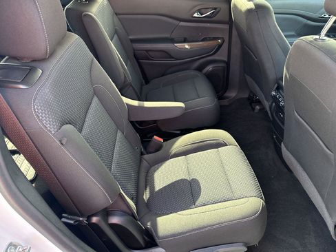 Certified 2022 GMC Acadia SLE image 27