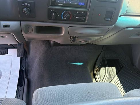 Used 2003 Ford F250 XLT AWD/4WD image 8