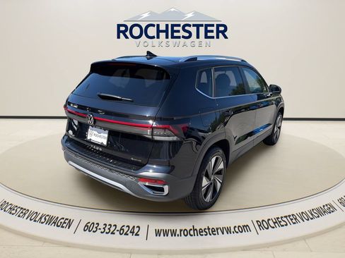 Used 2025 Volkswagen Taos SE AWD/4WD image 6