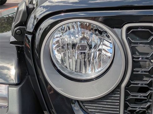 New 2025 Jeep Gladiator Sport image 9