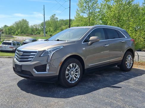 Used 2018 Cadillac XT5 Luxury w/ Driver Awareness Package FWD image 4