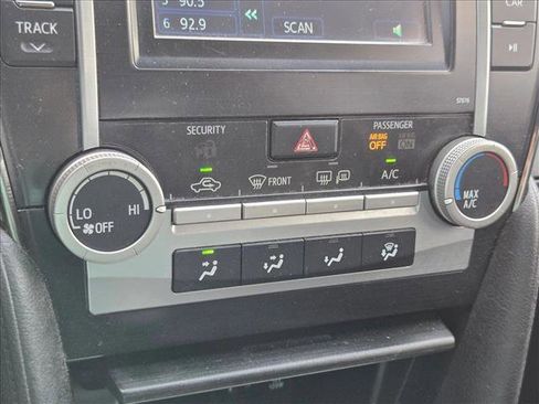Used 2013 Toyota Camry SE image 12