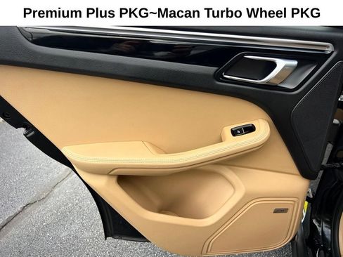 Used 2017 Porsche Macan AWD/4WD image 22