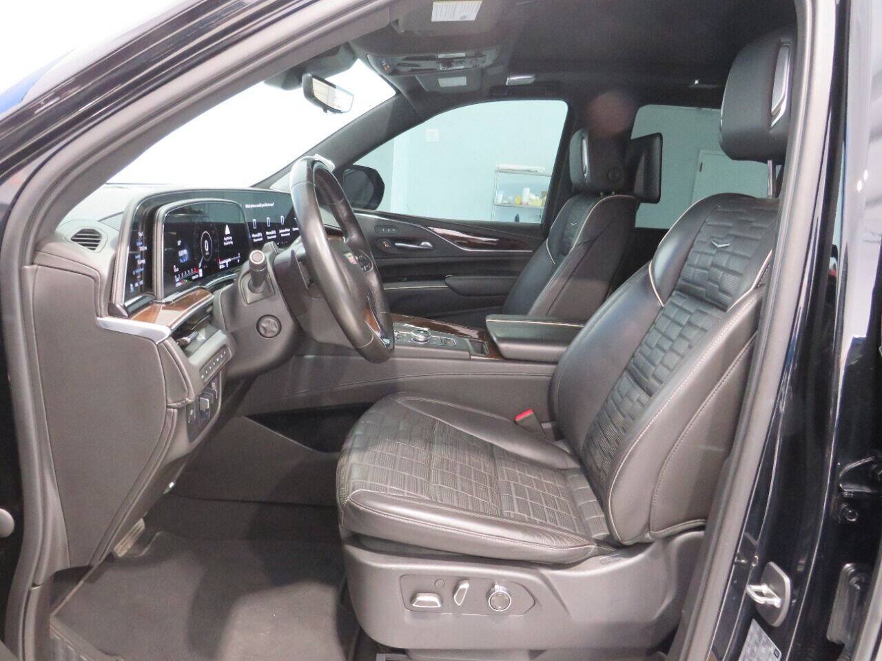 Used 2021 Cadillac Escalade Sport Platinum w/ Heavy-Duty Trailer Package AWD/4WD image 18