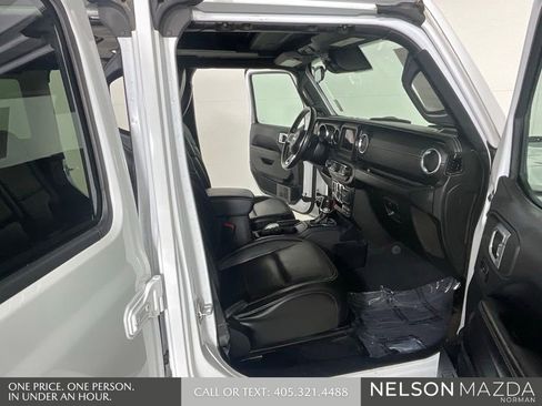 Used 2020 Jeep Wrangler Unlimited Sahara w/ LED Lighting Group AWD/4WD image 14