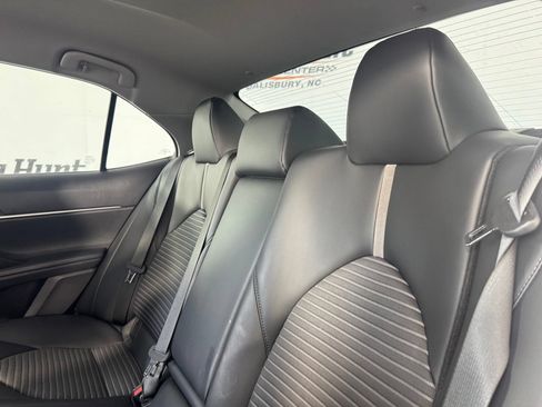 Used 2022 Toyota Camry SE w/ Convenience Package FWD image 11