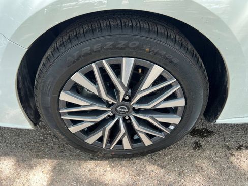 Used 2025 Nissan Altima 2.5 SV FWD image 30