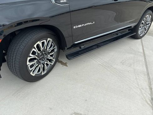 Used 2023 GMC Yukon Denali Ultimate AWD/4WD image 9