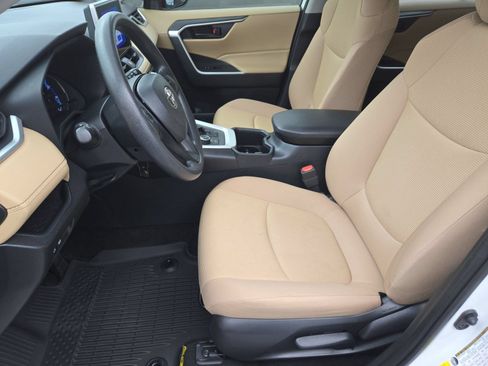 Certified 2025 Toyota RAV4 LE AWD/4WD image 15