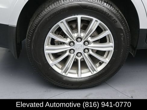 Used 2017 Cadillac XT5 Luxury w/ Driver Awareness Package FWD image 5