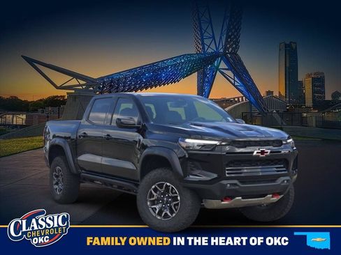 Used 2025 Chevrolet Colorado ZR2 w/ Technology Package AWD/4WD image 1