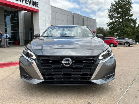 Used 2025 Nissan Altima 2.5 SV FWD image 3